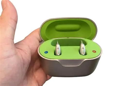 Charging Case for Rechargeable Hearing Aids. . Phonak hearing aid green light stays on